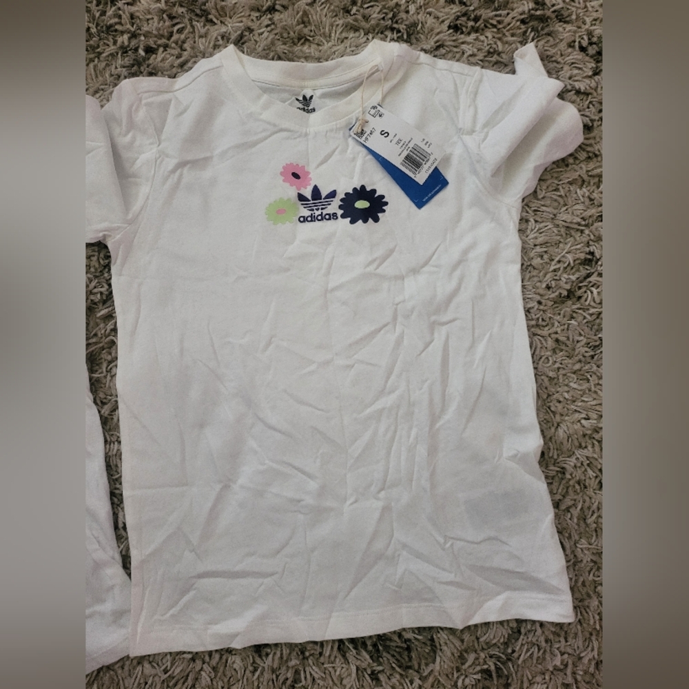 Adidas Girl Kids White Tee with Floral Graphic And Under Armour - Picture 3 of 5